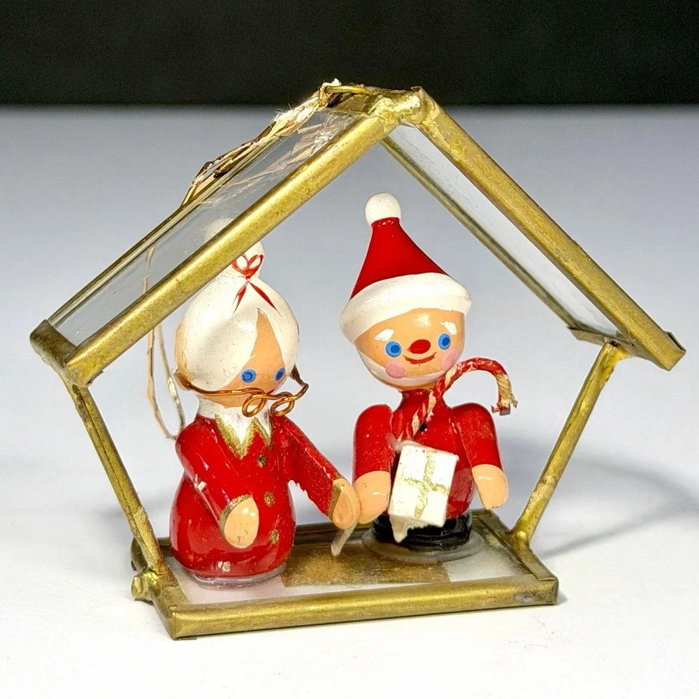 VTG INARCO Christmas Ornament Mr & Mrs Claus Glass Diorama House Taiwan R.O.C